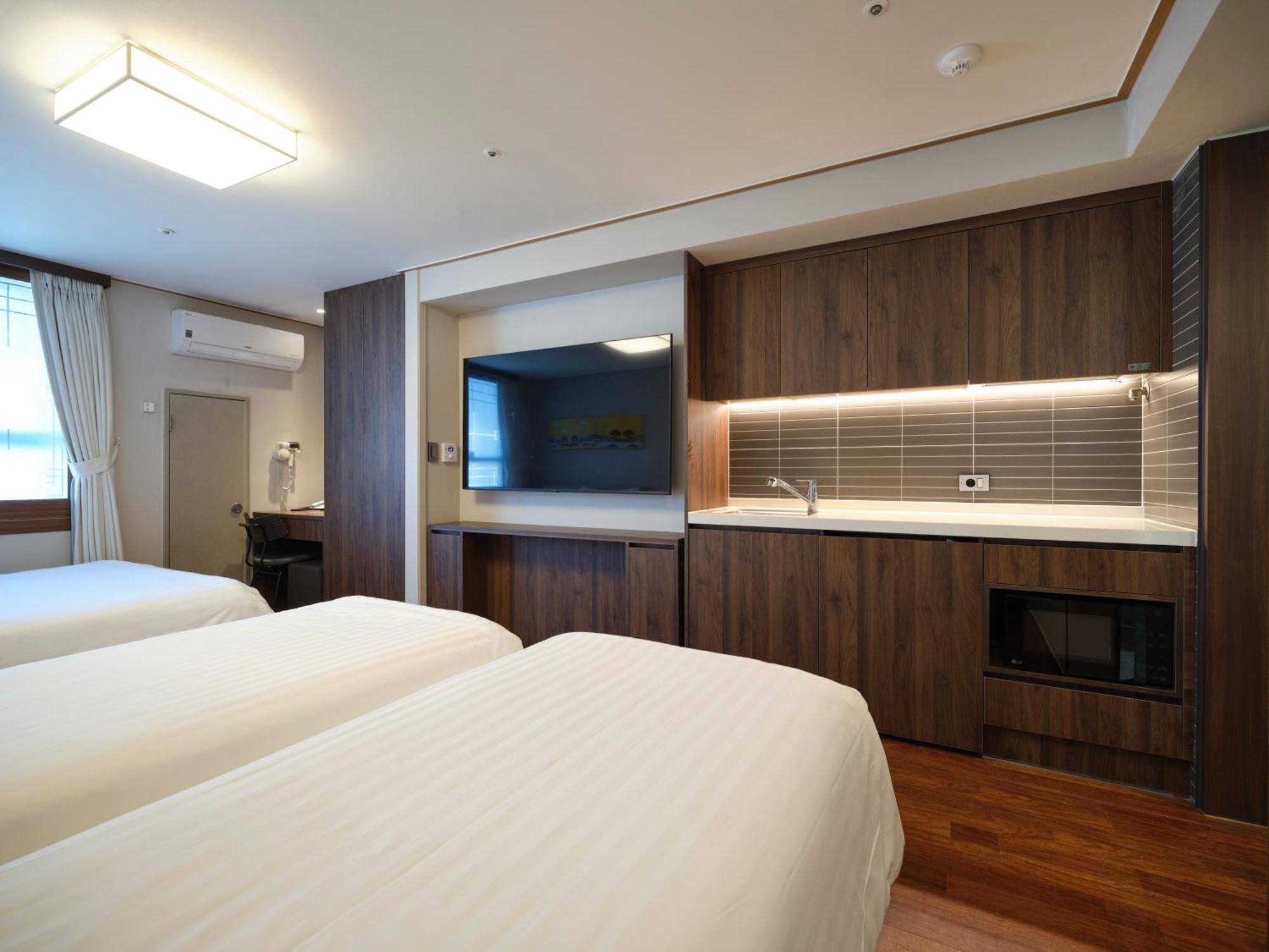 Deluxe Triple Room